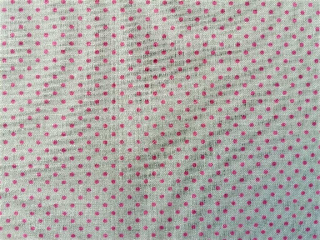 Látka puntík růžový 2 mm na bílé