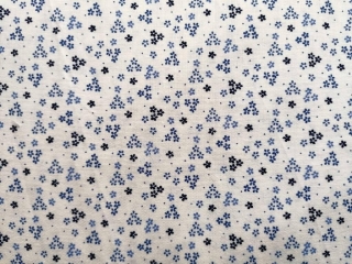 Látka květinky matové modré na bílé